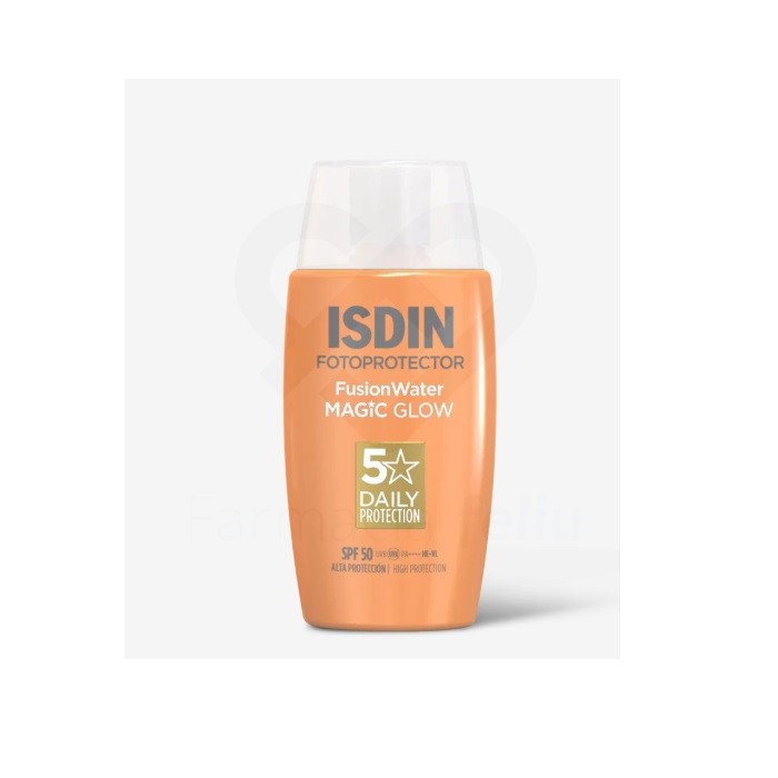 Proporciona a tu piel un efecto glow al instante con Fusion Water MAGIC GLOW SPF 50, el protector solar facial con protección Full Spectrum que protege frente a la radiación UVB/UVA, luz azul, IR-A y la polución. Su textura ultrafluida facilita la aplicación y se absorbe de forma inmediata, aportando hidratación y luminosidad a la piel.