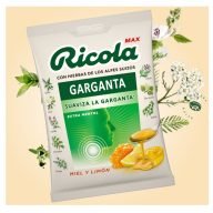Cuando no te encuentres del todo bien, una cucharada de miel puede ser tu mejor amigo. Estos diminutos pero potentes caramelos herbales suizos combinan nuestra emblemática mezcla herbal con sedosa miel un chorro de limón y un corazón de mentol líquido.