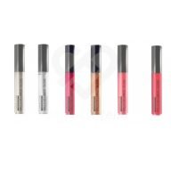 Puedes elegir entre 6 tonos y tres acabados: Crystal, Metallic y Magic que duran hasta 12 horas. Camaleon Crystal Gloss: Labios con efecto extra brillante nutritivo. Disponible en tono transparente, un brillo de labios natural y perfecto para hacer combinaciones con tu pintalabios favorito. Camaleon Metallic Gloss: Transforma tu pintalabios con una sola pasada y proporciona un acabado metalizado. Ideal para dar un toque luminoso a tus labios o si quieres usarlo como acabado final de tus pintalabios. Disponible en nácar, bronce y cereza. Camaleon Magic Gloss: Brillo de labios que dura 12 horas y cambia de color a uno intenso y luminoso. Si quieres que tus labios siempre luzcan perfectos estos son los tuyos. Disponible en rosa y rojo. Elige el brillo de labios que se adapte a ti en cada momento ¡y disfruta de un look único! www.laparafarmaciaencasa.com