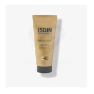 Isdinceutics Essential Scrub Portada. Limpia y exfolia tu piel con Essential Scrub, el limpiador facial de uso diario con textura en gel y partículas exfoliantes suaves que eliminan las células muertas. Favorece la renovación cutánea y reduce la apariencia de los poros, promoviendo una piel suave y radiante.