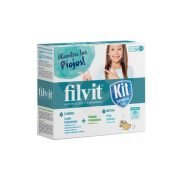 Filvit Kit Tratamiento Total es una solución integral para erradicar piojos y liendres de forma eficaz en niños y adultos, ideal para tratar infestaciones en entornos como colegios o campamentos. Incluye una loción pediculicida (100 ml) con permetrina al 1,5% para eliminar piojos rápidamente, un champú pediculicida (100 ml) para reforzar el tratamiento, un peine lendrera de púas finas para retirar liendres y un gorro de regalo para facilitar la aplicación. Formulados para actuar sin dañar el cuero cabelludo, estos productos ofrecen una acción sinérgica que elimina los parásitos y previene reinfestaciones. Testado dermatológicamente, es apto para niños mayores de 2 años y proporciona una solución segura, práctica y completa para el cuidado capilar en casos de pediculosis.