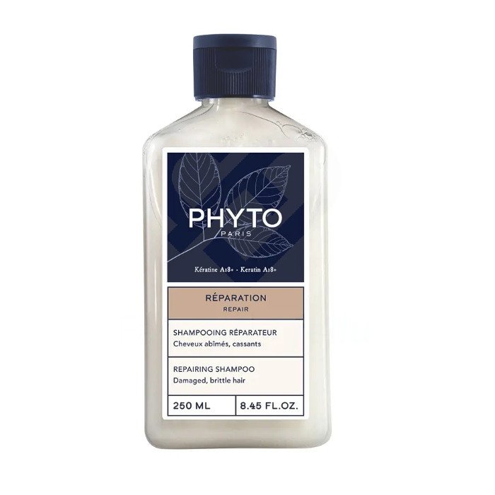 El Champú PHYTOCYANE es ideal para preparar el cuero cabelludo antes de un tratamiento anticaída. Limpia con total suavidad y devuelve la vitalidad y el volumen natural al cabello. El cabello mejora en calidad, está mas fuerte y con más volumen. En el corazón de la fórmula, un extracto de ginkgo biloba conocido por sus propiedades tonificantes y revitalizantes para devolver al cabello su vitalidad natural. Las provitaminas B6 y B5 aportan fuerza y belleza a la fibra capilar. Una extracción de romero favorece la protección del cuero cabelludo Sin siliconas sin colorantes