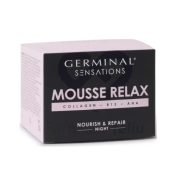 Una crema de noche con textura mousse ligera y fundente, diseñada para reparar, hidratar y renovar la piel mientras descansas. Su fórmula combina tres tipos de colágeno (soluble, hidrolizado y aminoácidos) que actúan en diferentes niveles cutáneos, reforzando la estructura de la piel, mejorando la elasticidad y estimulando la síntesis natural de colágeno para una piel firme y rejuvenecida. Enriquecida con vitamina B12, calma y protege, reduciendo irritaciones, rojeces y sequedad, convirtiéndose en un aliado esencial para pieles sensibles y estresadas. Además, su mezcla de alfa hidroxiácidos (AHA’s) —glicólico, láctico, málico, tartárico y cítrico— realiza una exfoliación suave durante la noche, favoreciendo la renovación celular, afinando la textura y unificando el tono. Con Factor de Hidratación Natural, urea y oligosacáridos, asegura hidratación intensa y duradera. Su textura mousse sensorial convierte la rutina nocturna en un ritual de relax que envuelve la piel en confort, dejando un rostro descansado, luminoso y flexible al despertar.