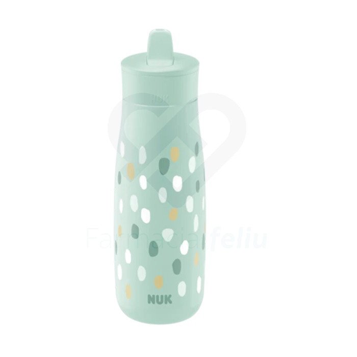 Una botella para cualquier aventura – para niños a partir de 12 meses. Con tapa 2 en 1 resistente a mordeduras: vaso con pajita y botella para beber con o sin pajita. Botella para beber de diseño moderno: fabricada con más del 80 % de materiales sostenibles*. Apta para lavavajillas. Ligera de transportar y resistente Se puede combinar con todos los productos NUK Mini-Me, contiene 450 ml de líquido, sin BPA. verde