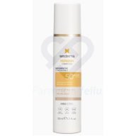 Protector solar facial con acción despigmentante que unifica el tono de la piel. Con textura cremosa, reduce la apariencia de las manchas previniendo su formación.