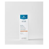 Tratamiento reparador y protector para la piel sometida a la exposición intensa y prolongada al sol y polución. Incluye un ingrediente de última generación y la tecnología patentada Aspa-Fernblock® con un innovador mecanismo de reparación. Enriquecido con activos que hidratan en profundidad, mejora la función barrera y ayuda a reducir la apariencia de rojeces.