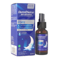 DormiNatur Melatonina Forte Spray es un complemento alimenticio en formato spray bucal diseñado para favorecer el inicio del sueño y ayudar a reducir las molestias asociadas a los cambios de horario y jet lag.